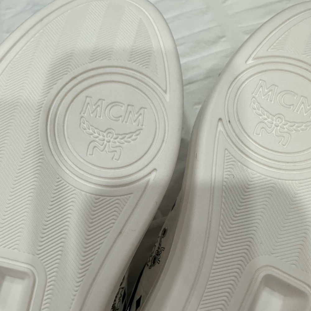 Sneakers - Picture 3 of 7